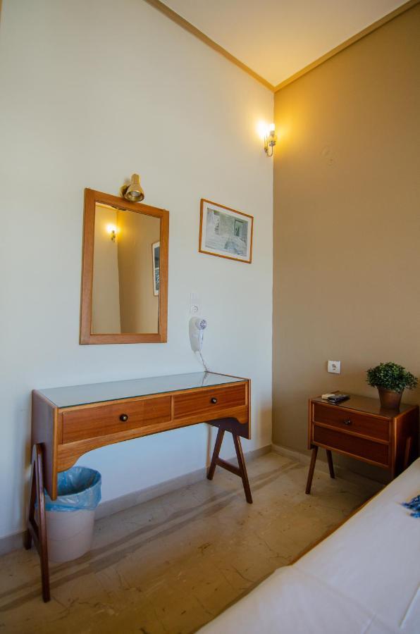 Almira Inn Chora  Luaran gambar