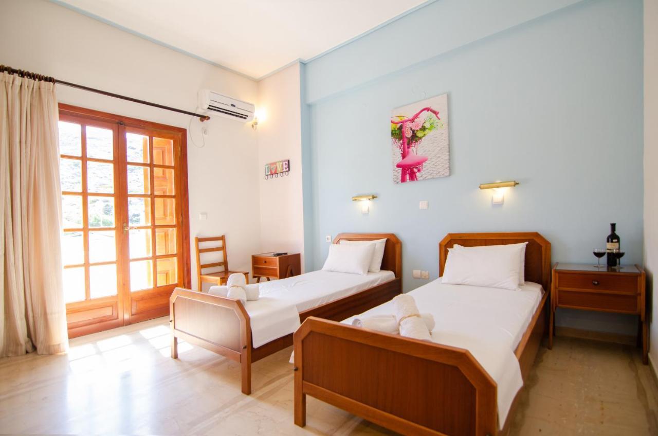 Almira Inn Chora  Luaran gambar
