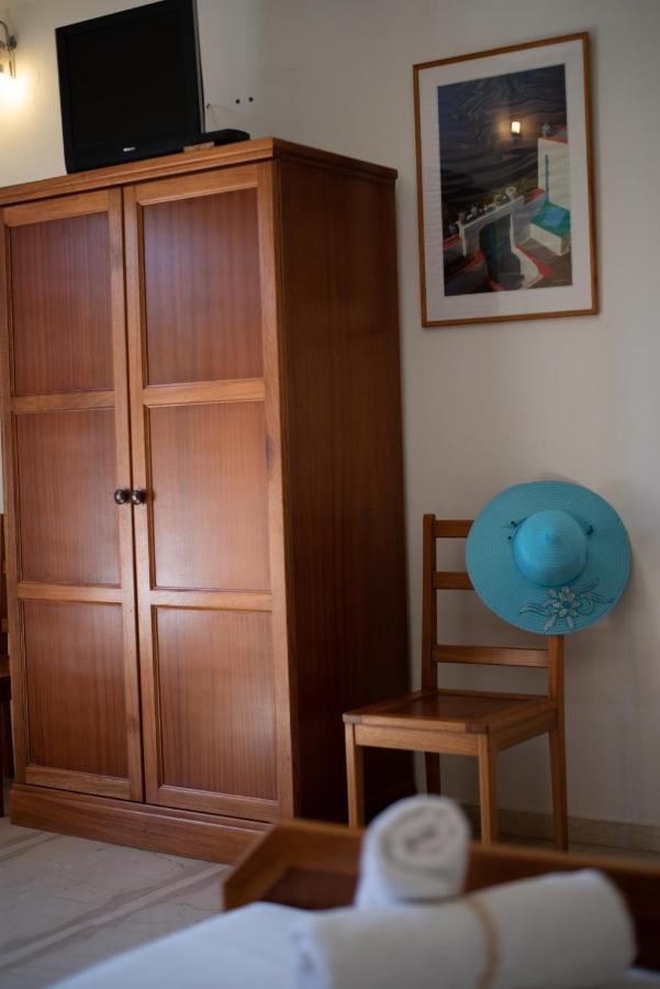 Almira Inn Chora  Luaran gambar